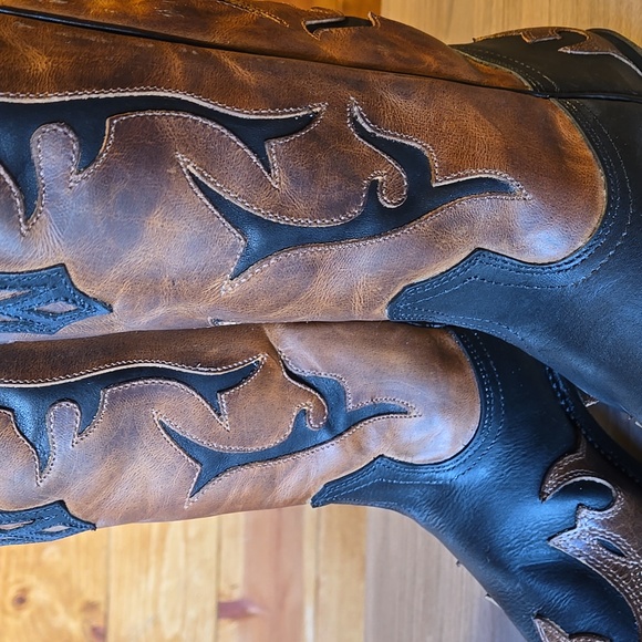 Boulet Snip Toe Boots - Picture 2 of 5